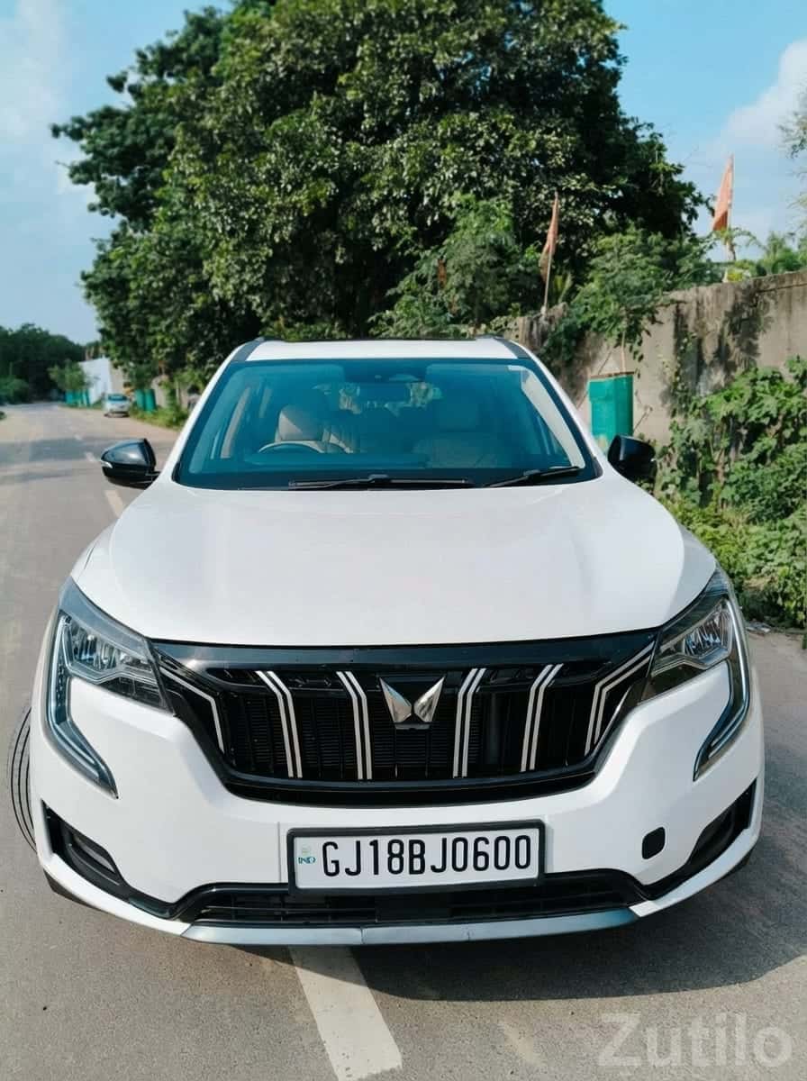 Mahindra XUV700 Premium White SUV