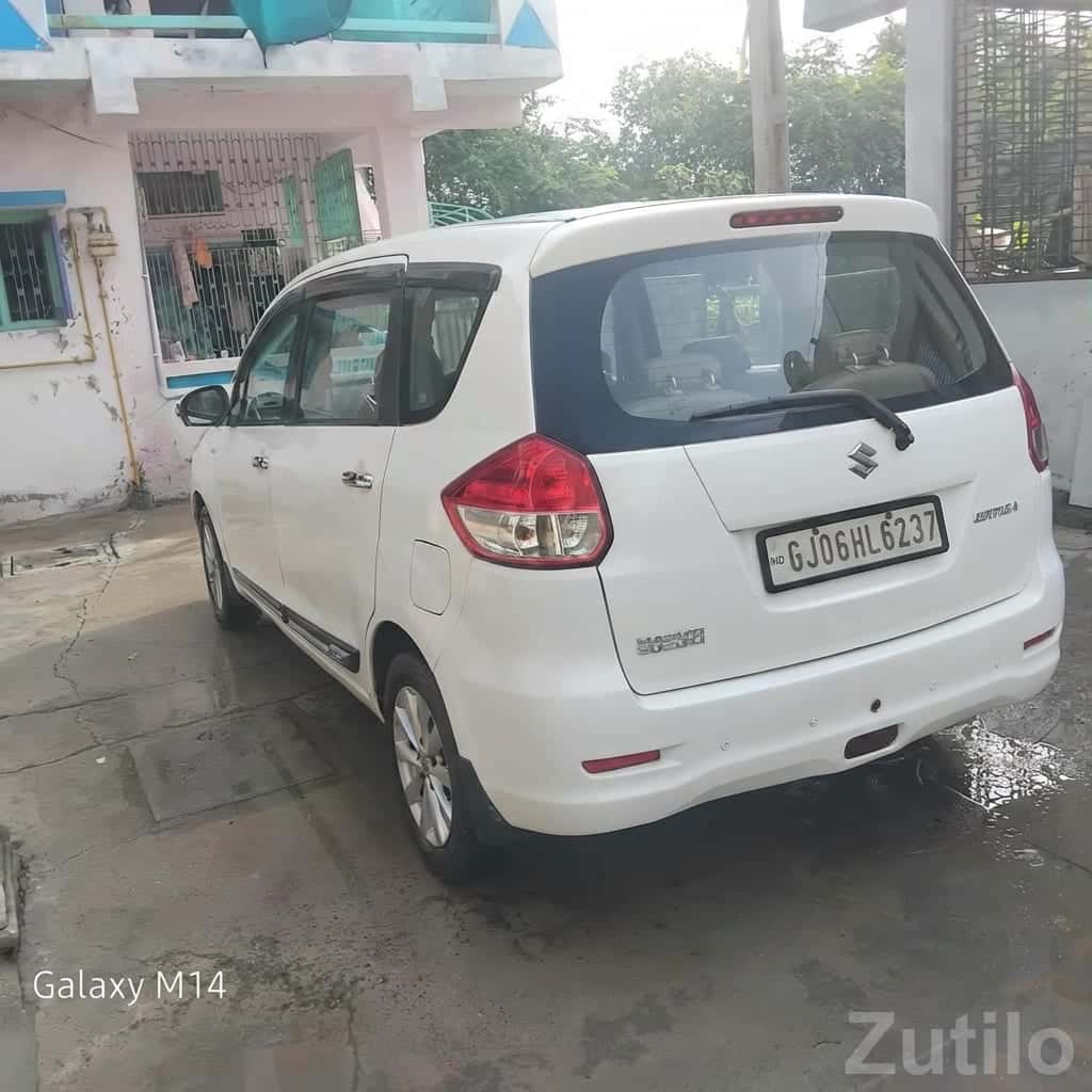 White Maruti Suzuki Ertiga MPV