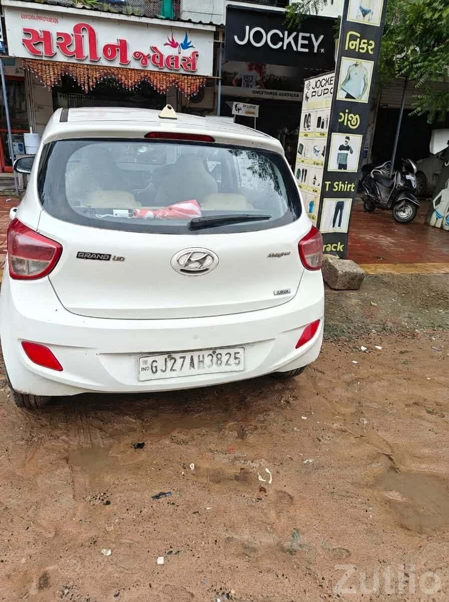 Hyundai Grand i10 White Hatchback