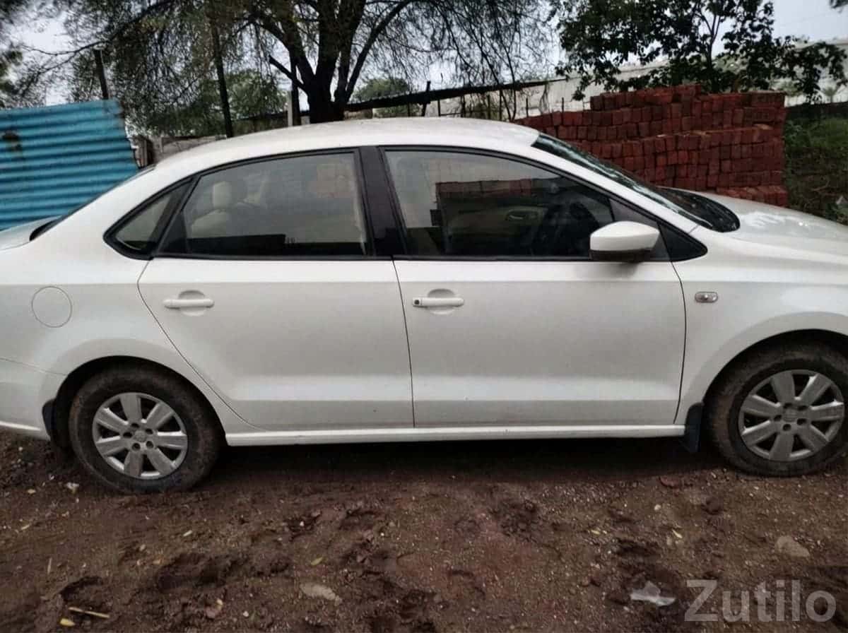 White Vento Sedan in Good Condition