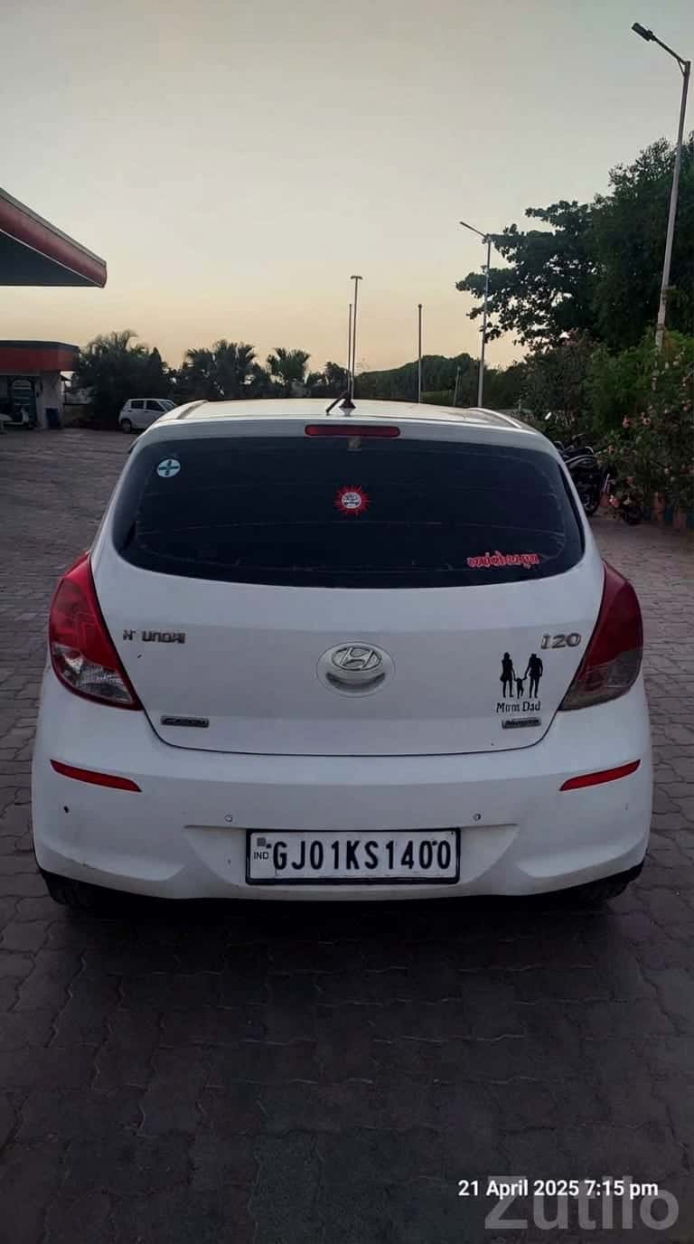 Hyundai i20 White Hatchback Car Hyundai i20 White Hatchback Car