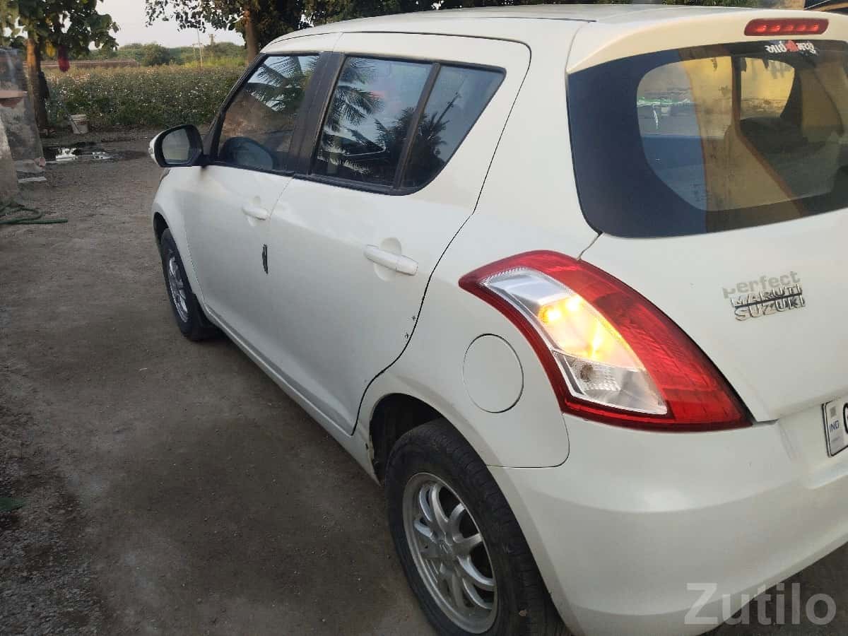 White Maruti Suzuki Swift Hatchback