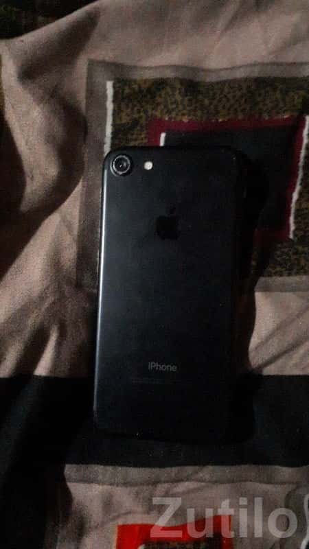 Black Apple iPhone 7 in Good Condition