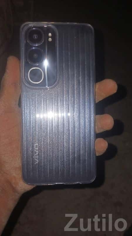 Vivo smartphone with dual camera back