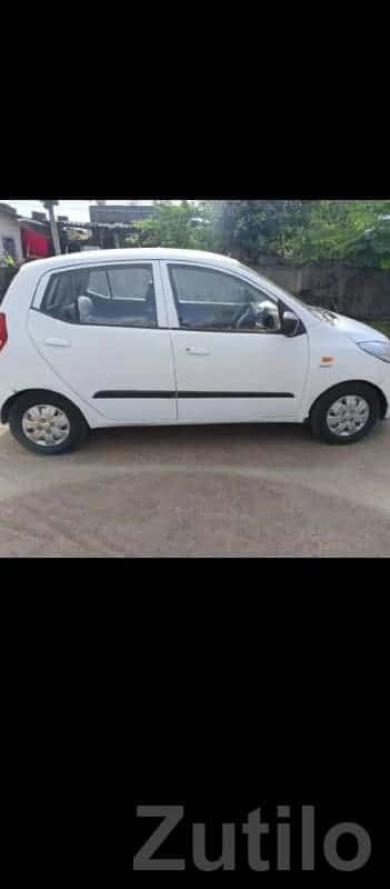 White Hyundai i10 Car in Good Condition