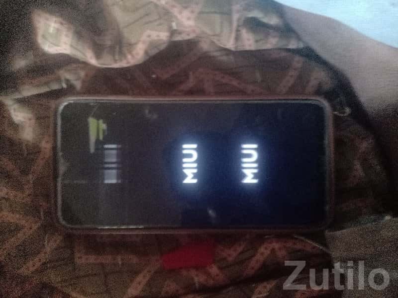 Redmi 8 Smartphone With Faulty Display