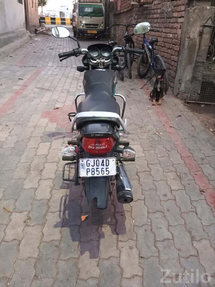 Hero Deluxe commuter bike 2022 model