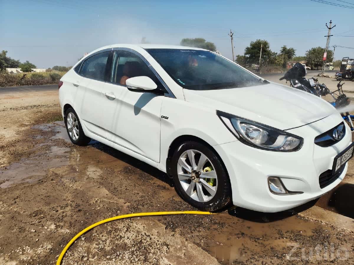 2012 Hyundai Verna White Sedan