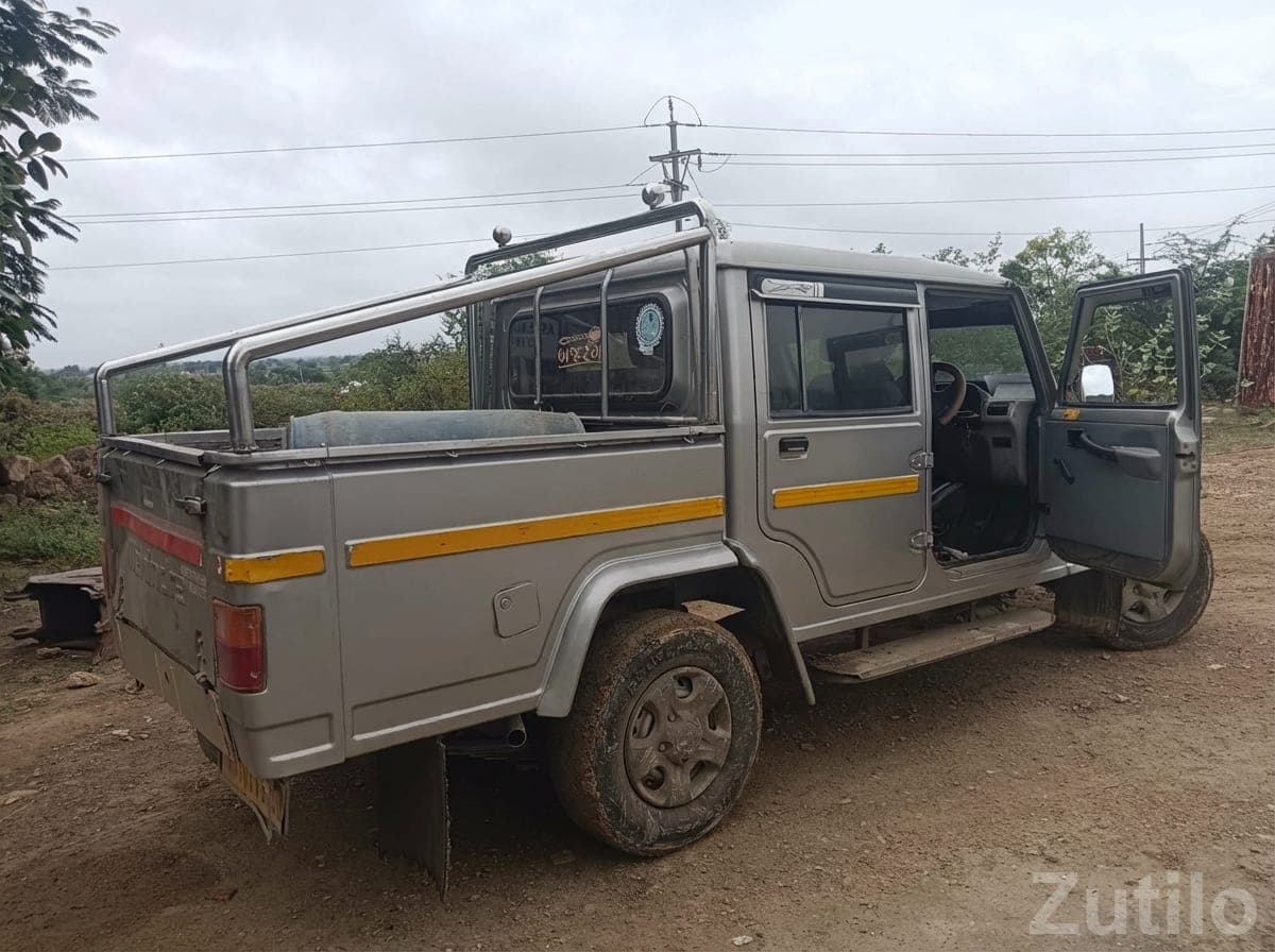 Mahindra Bolero Camper Grey Pickup image 2