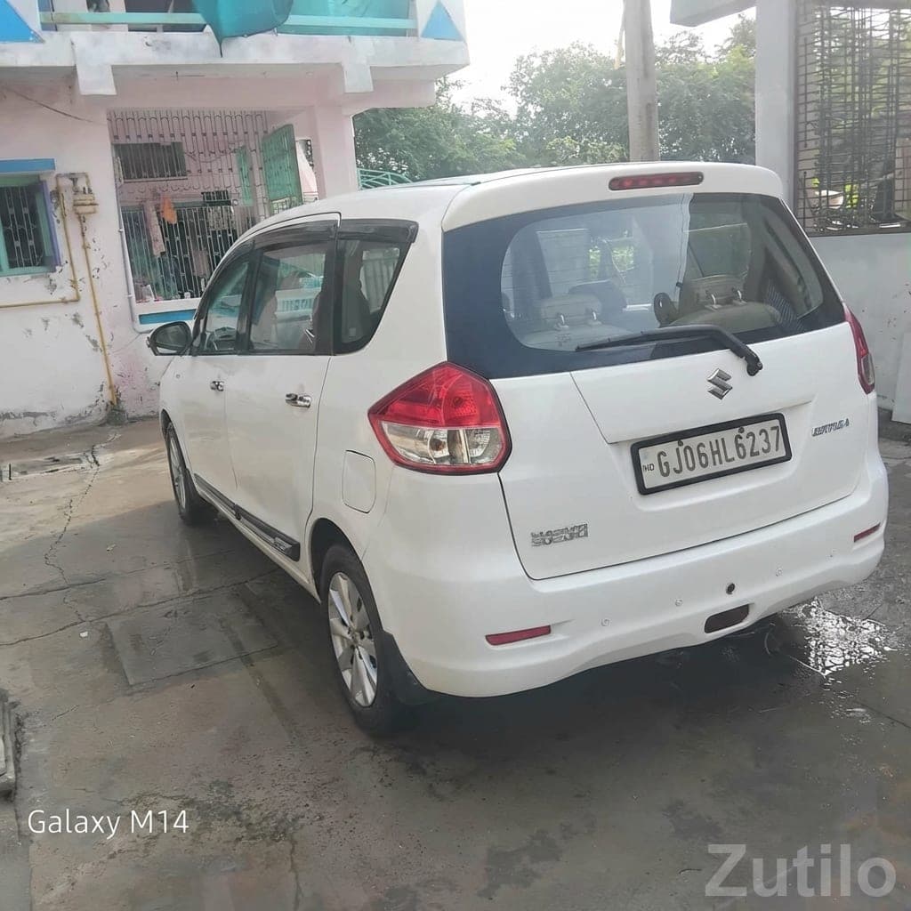 White Maruti Suzuki Ertiga MPV
