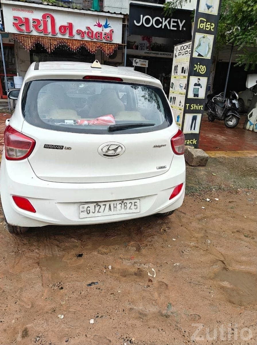 Hyundai Grand i10 White Hatchback image 1