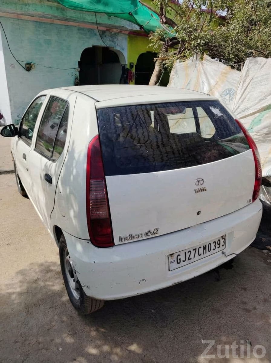 Compact Hatchback with Music System image 2