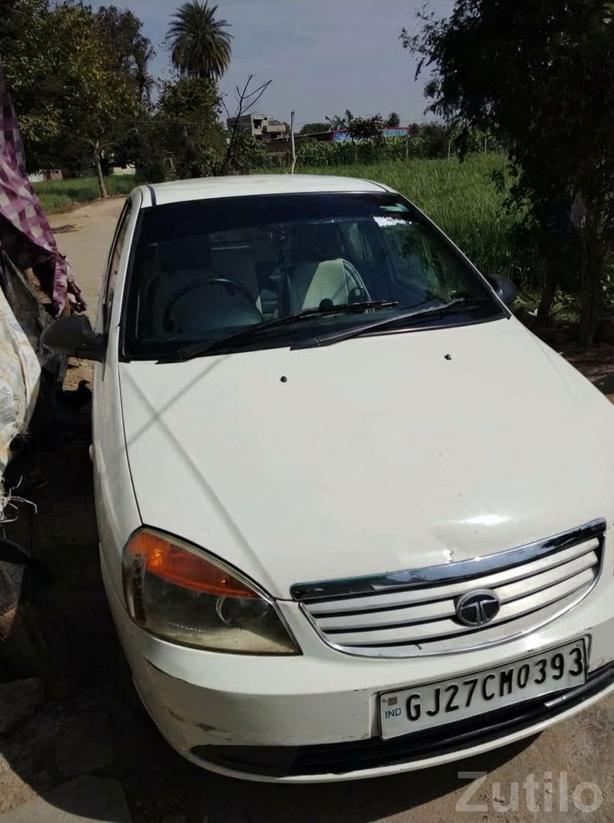 Compact Hatchback with Music System image 4