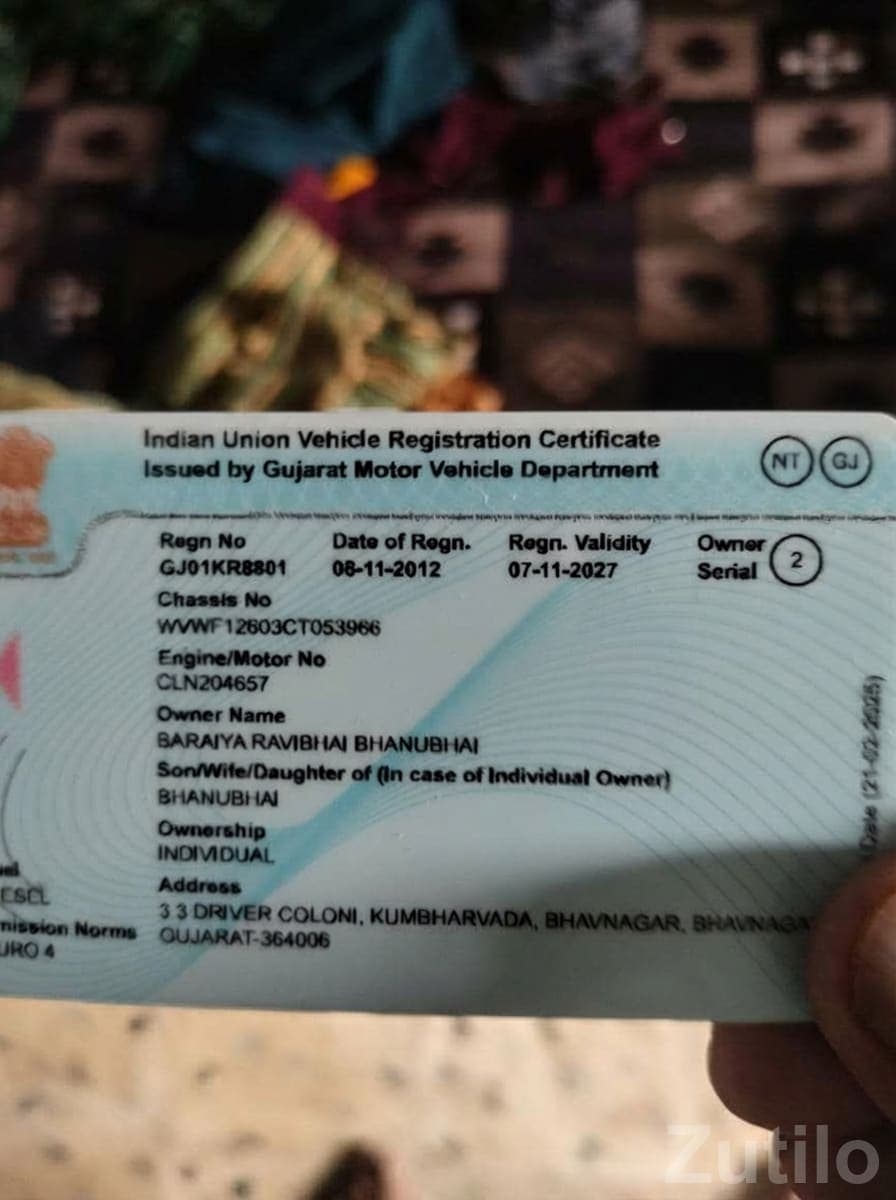 White Vento Sedan in Good Condition image 2