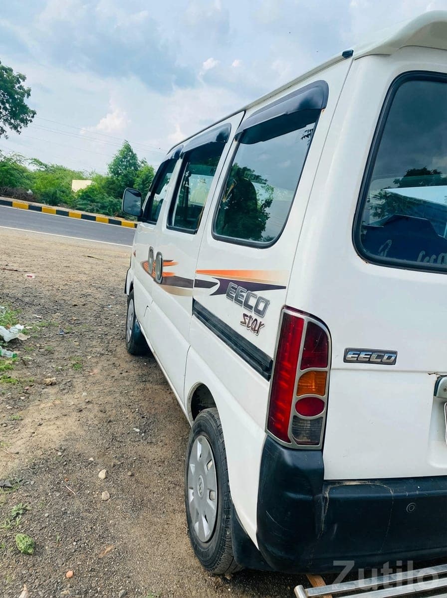 White Maruti Eeco 7 Seater Van