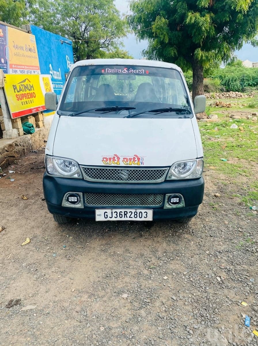 White Maruti Eeco 7 Seater Van image 2