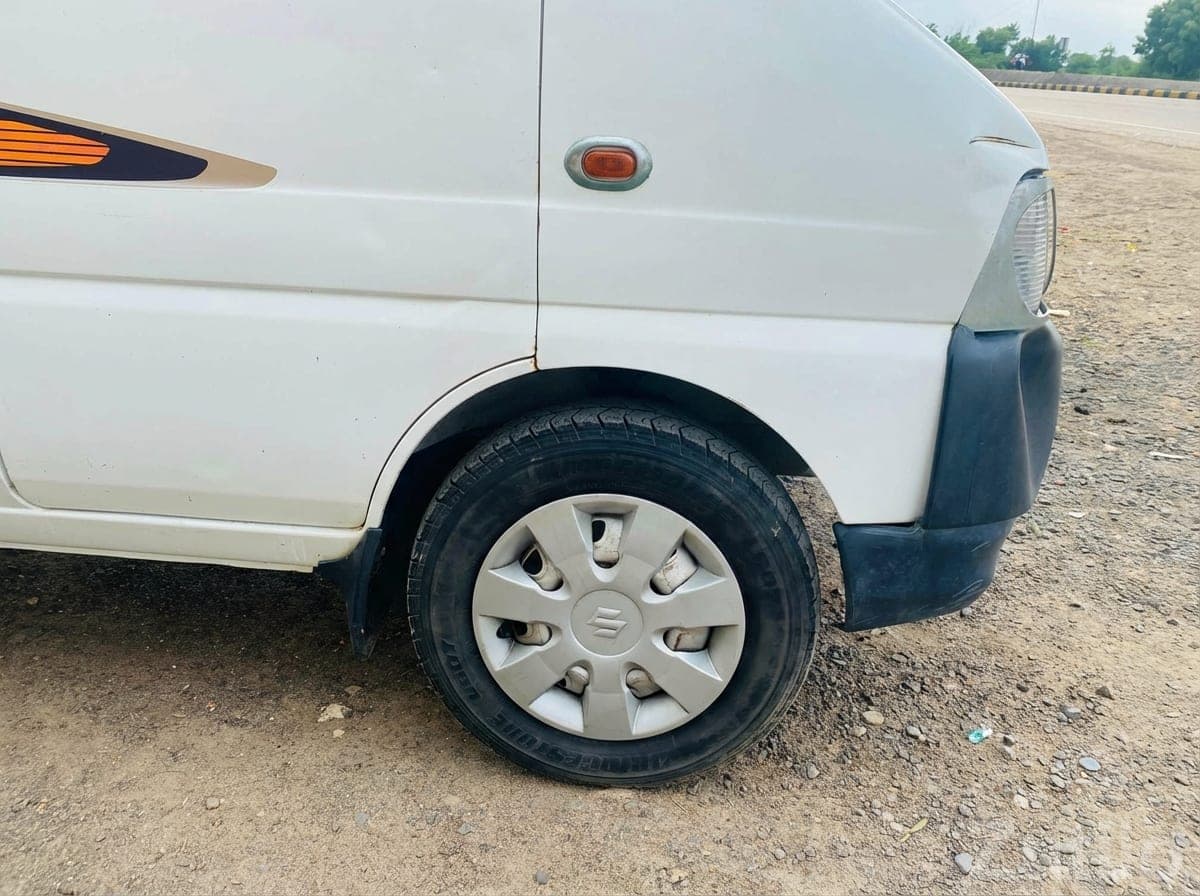 White Maruti Eeco 7 Seater Van image 3