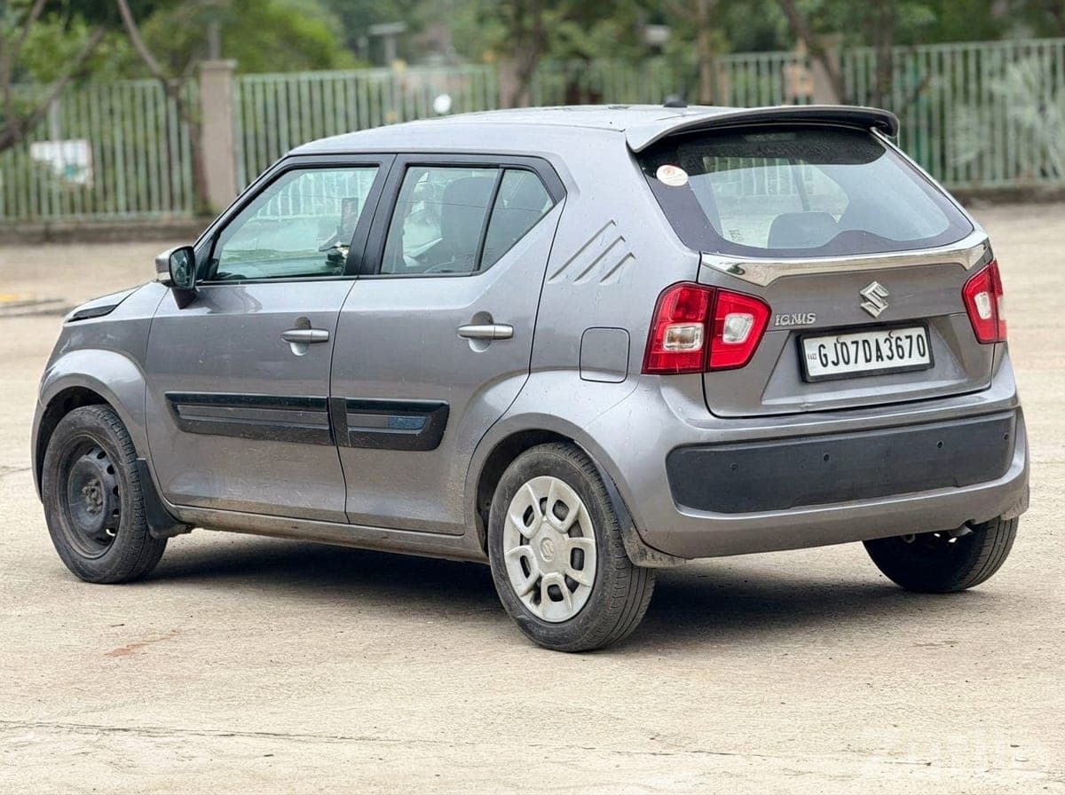 Maruti Ignis with Premium Black Interior image 3