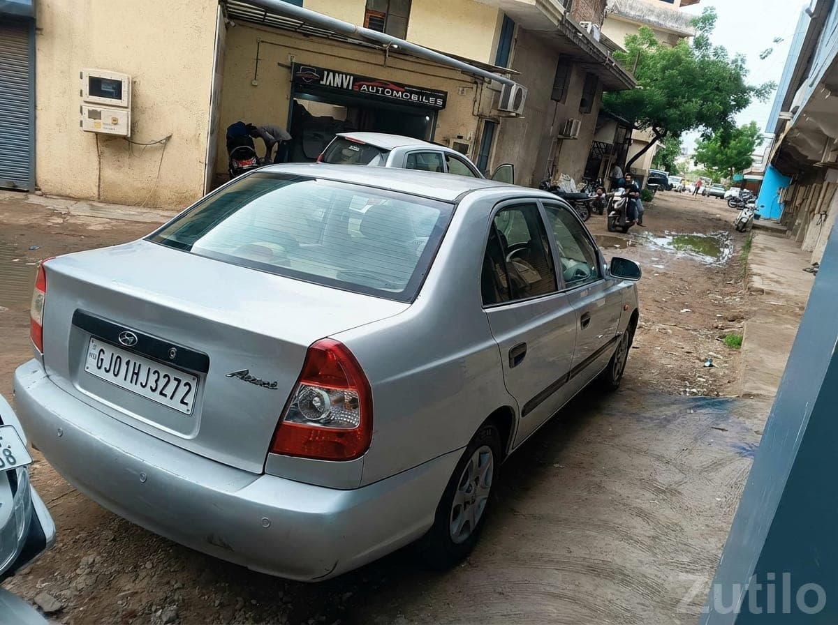 Hyundai Accent Silver Sedan Car image 1
