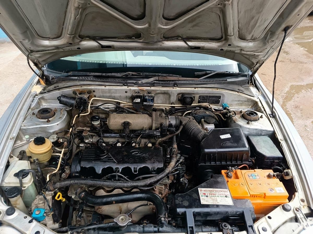 Hyundai Accent Silver Sedan Car image 2