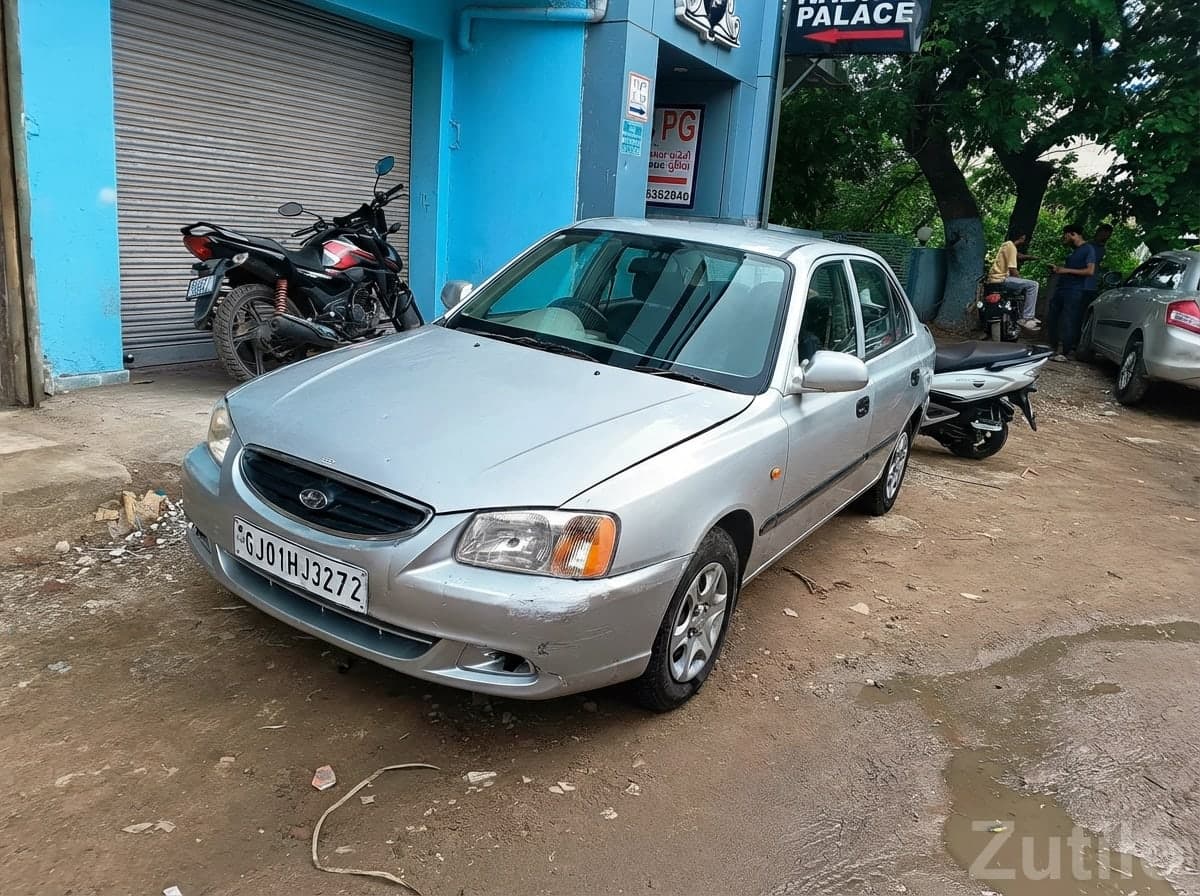 Hyundai Accent Silver Sedan Car image 3