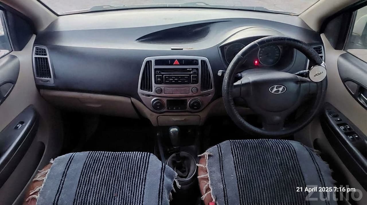 Hyundai i20 White Hatchback for Sale image 2