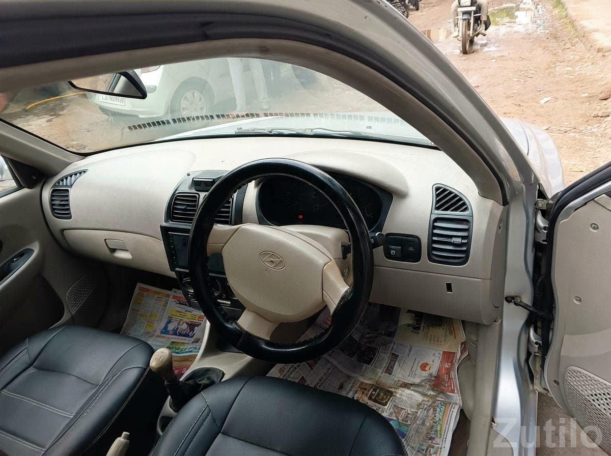 Hyundai Accent Silver Sedan Car image 4