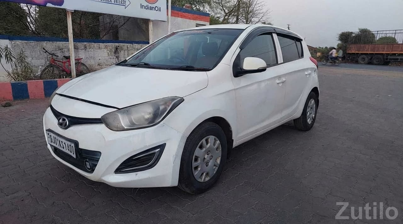 Hyundai i20 White Hatchback for Sale image 4