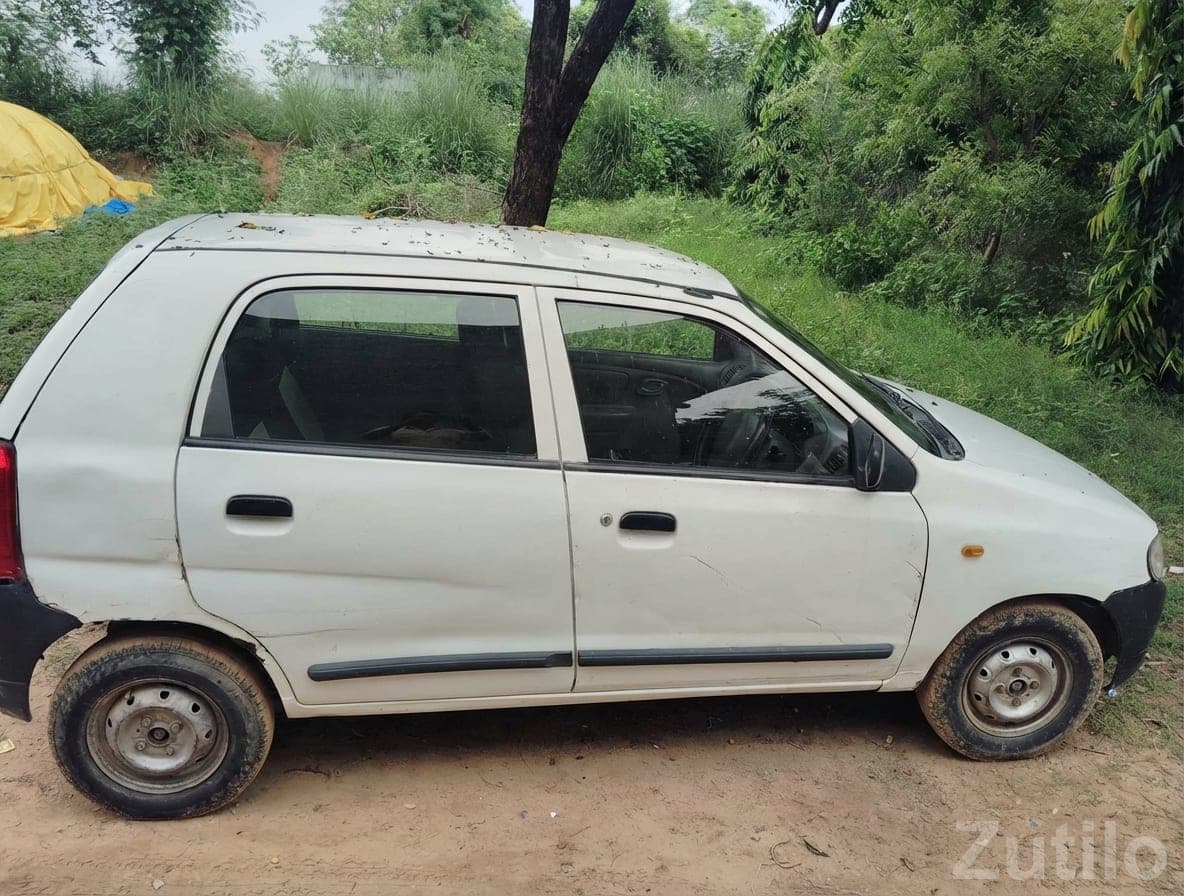 Used Maruti Alto White Hatchback Car image 2