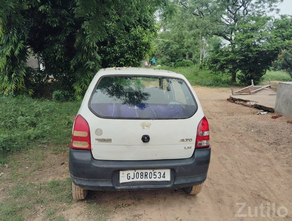 Used Maruti Alto White Hatchback Car image 4
