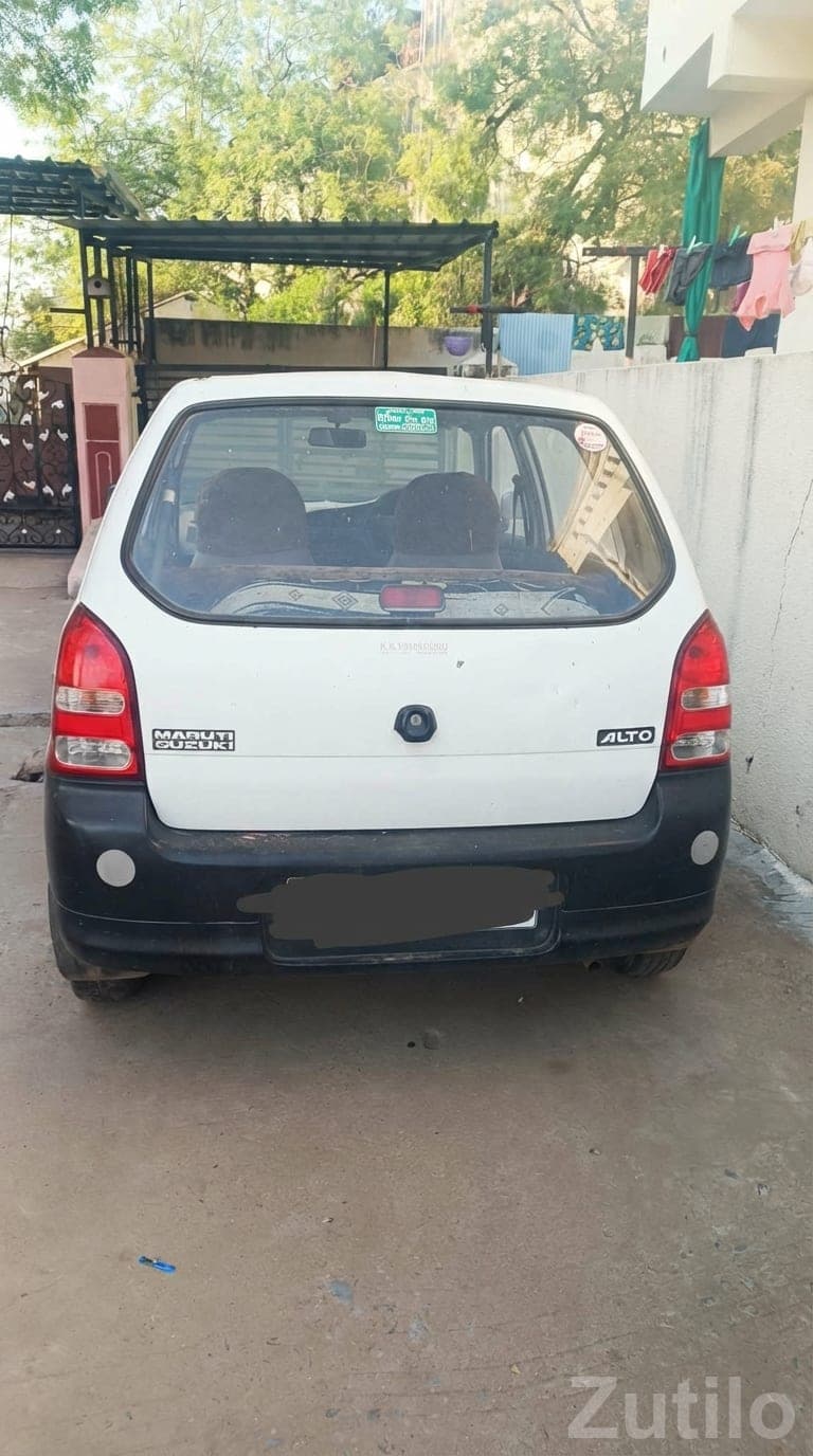 Used Maruti Suzuki Alto White Hatchback image 2