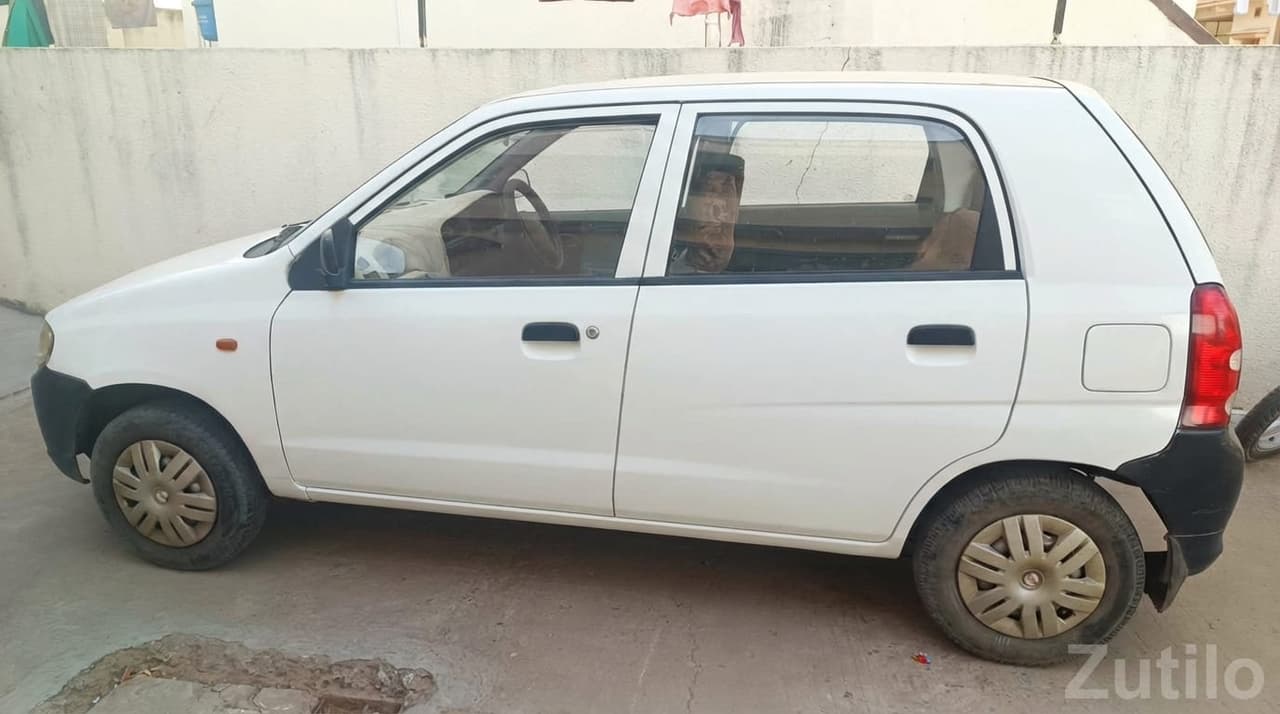 Used Maruti Suzuki Alto White Hatchback image 3