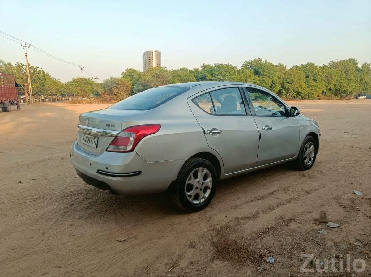 Renault Scala Silver Sedan Car image 3