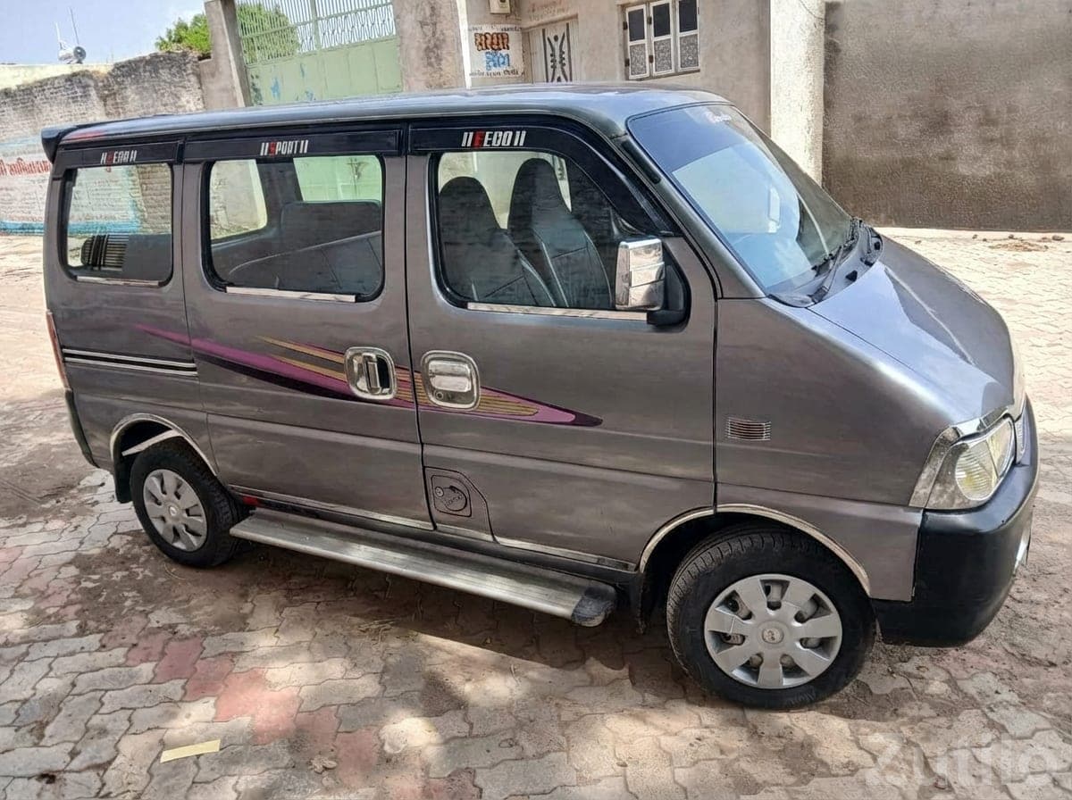 Maruti Eeco Grey Family Van image 3