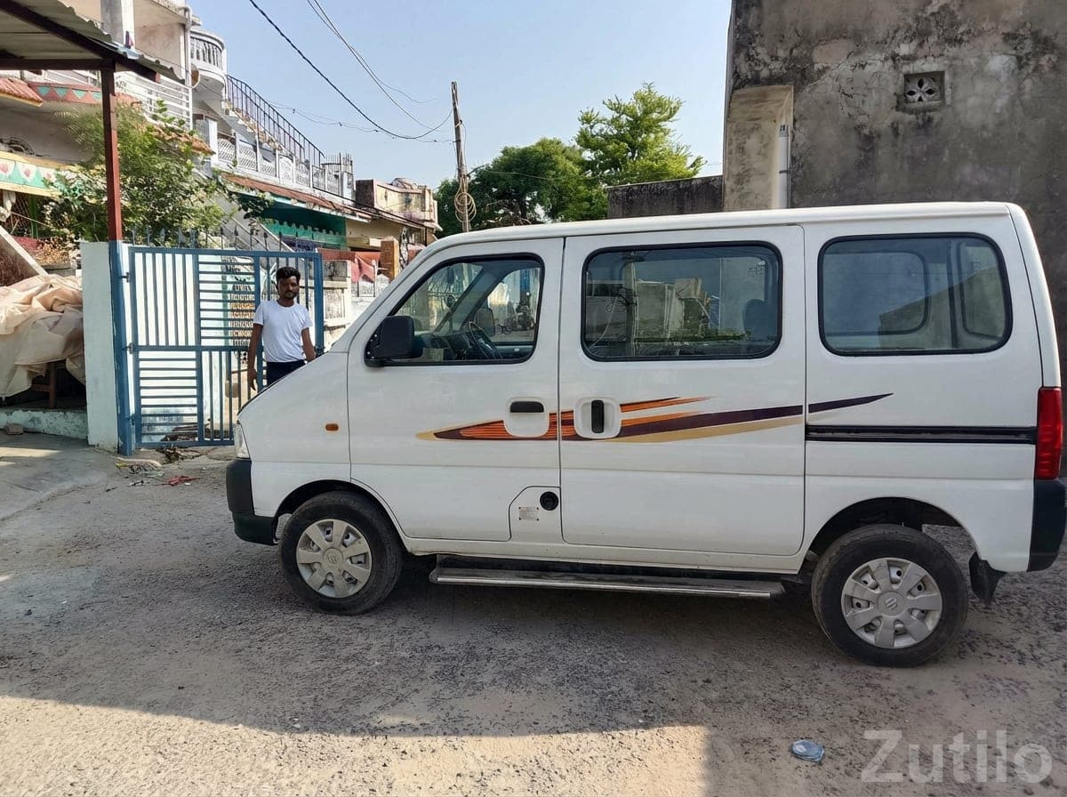 Eco Star White Family Van Car