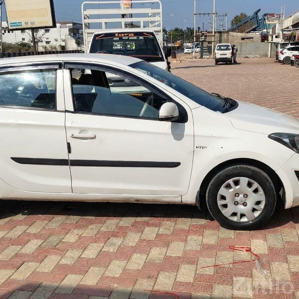 Hyundai i20 Magna White Hatchback image 2