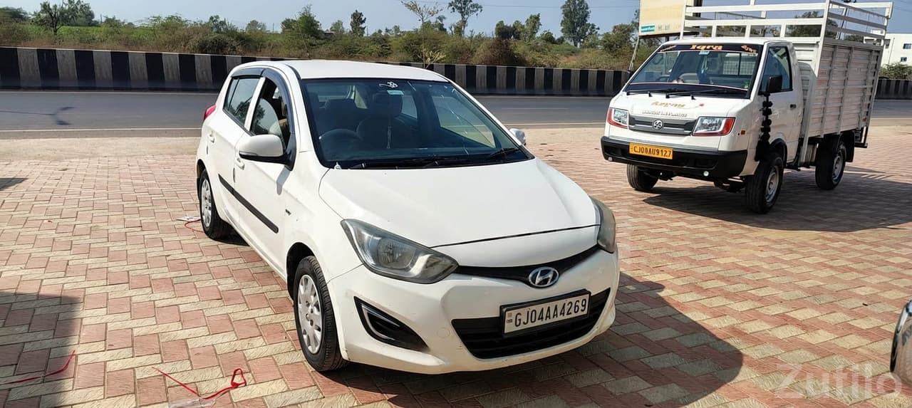 Hyundai i20 Magna White Hatchback image 3