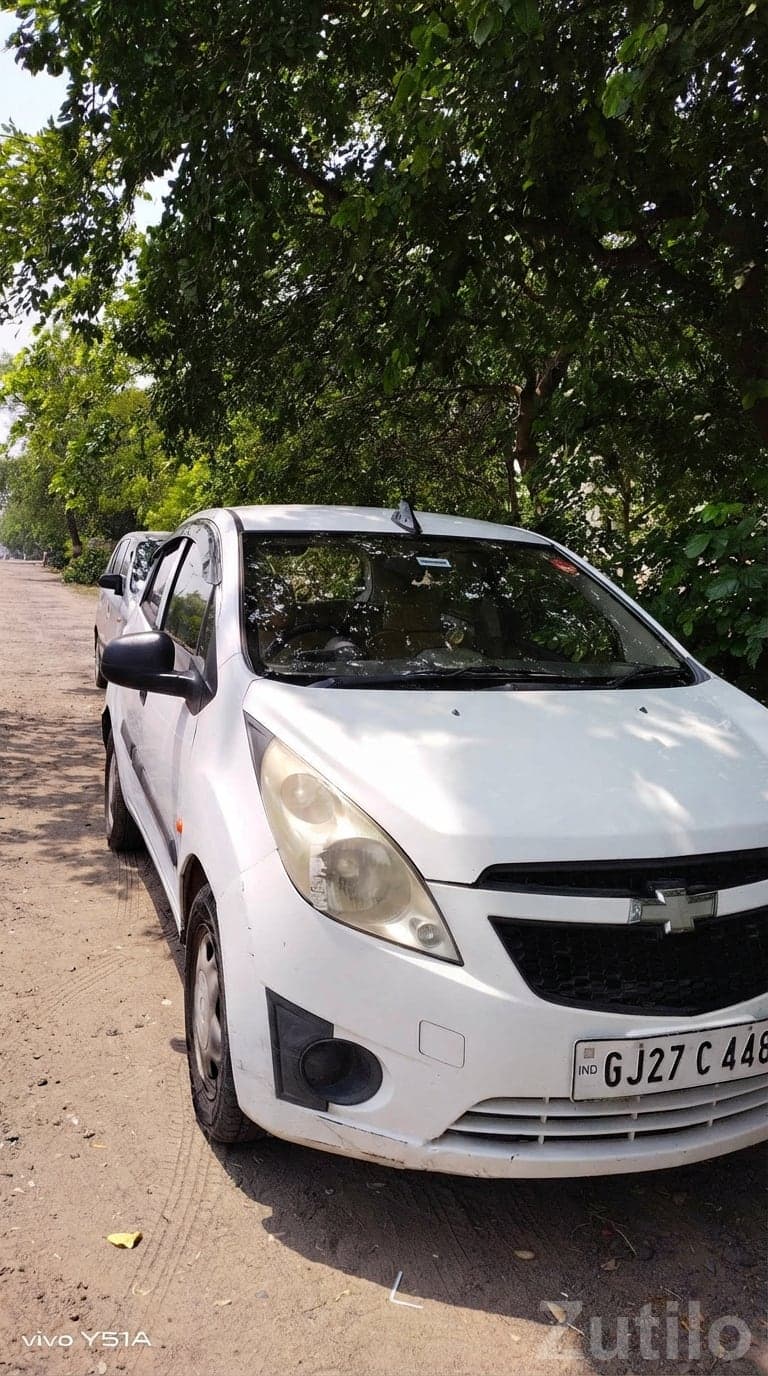 Chevrolet Beat White Hatchback Car image 3
