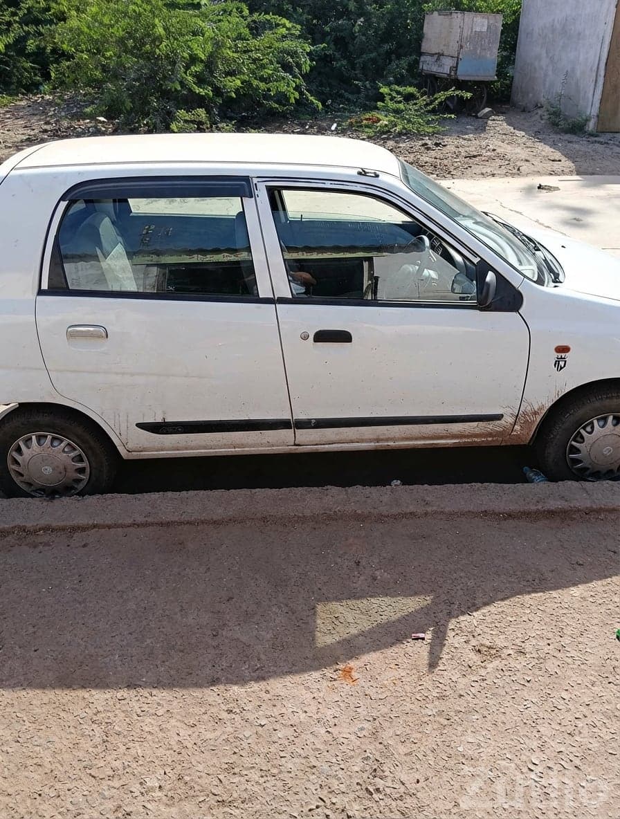 White Maruti Alto 800 – Reliable City Car