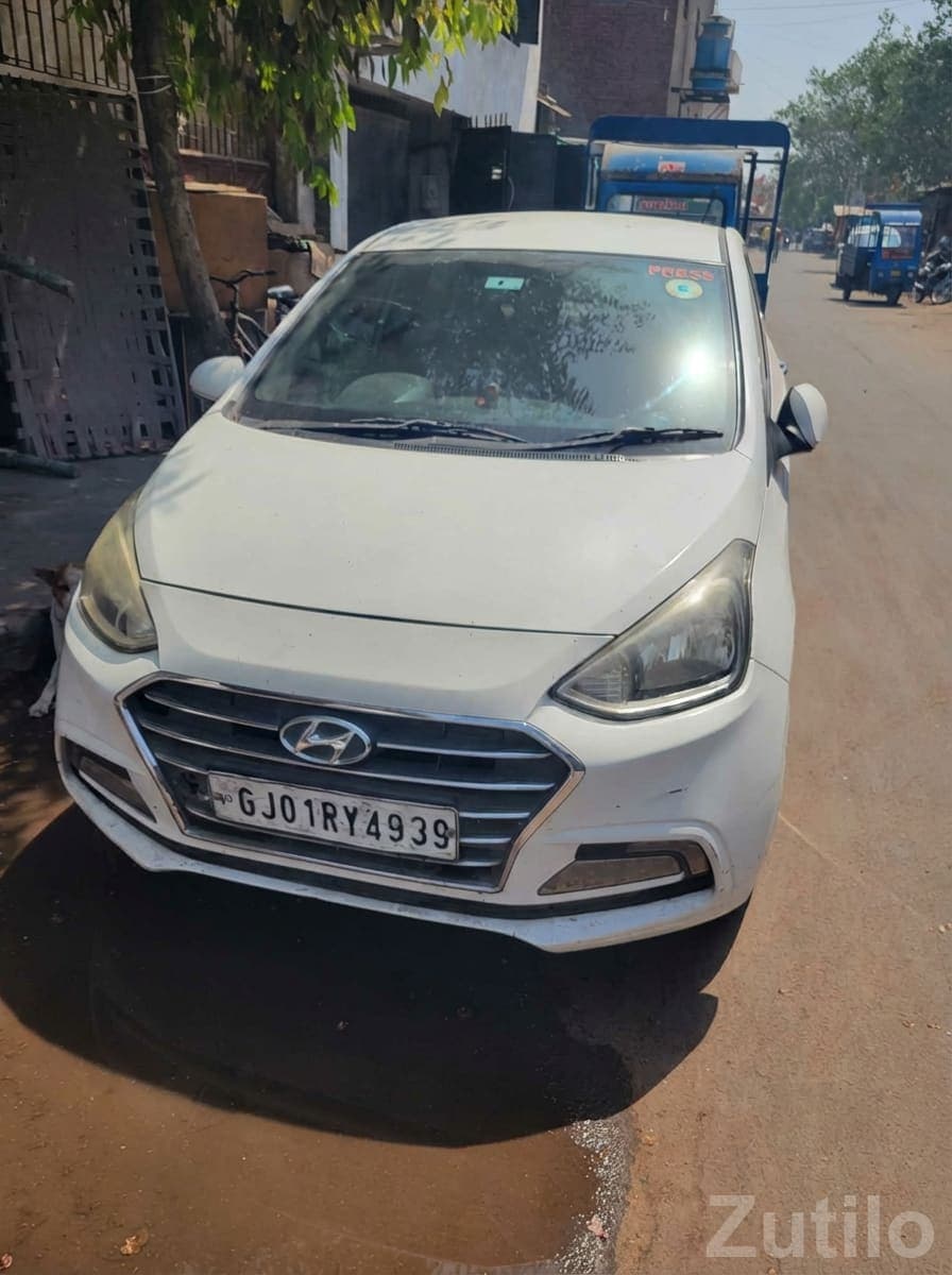 White Compact Sedan with Alloy Wheels image 3