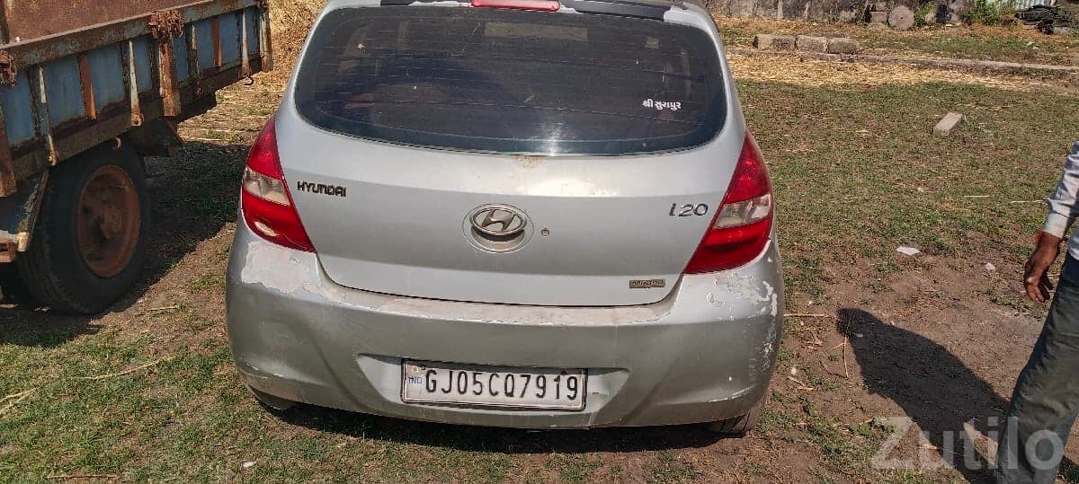 Hyundai i20 Silver Hatchback for Sale image 3