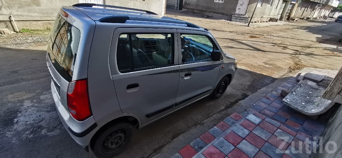 Maruti Suzuki Wagon R Silver Family Car image 2