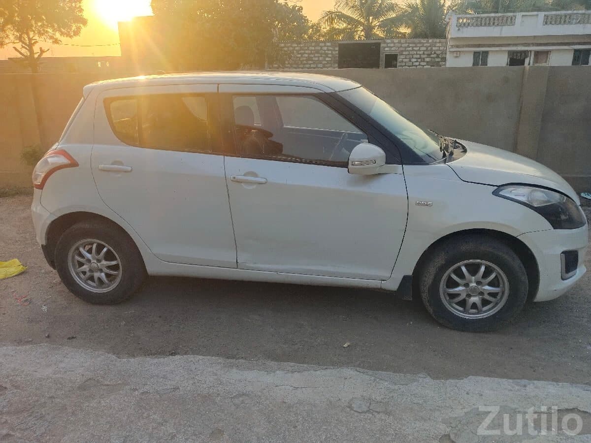 White Maruti Suzuki Swift Hatchback image 2