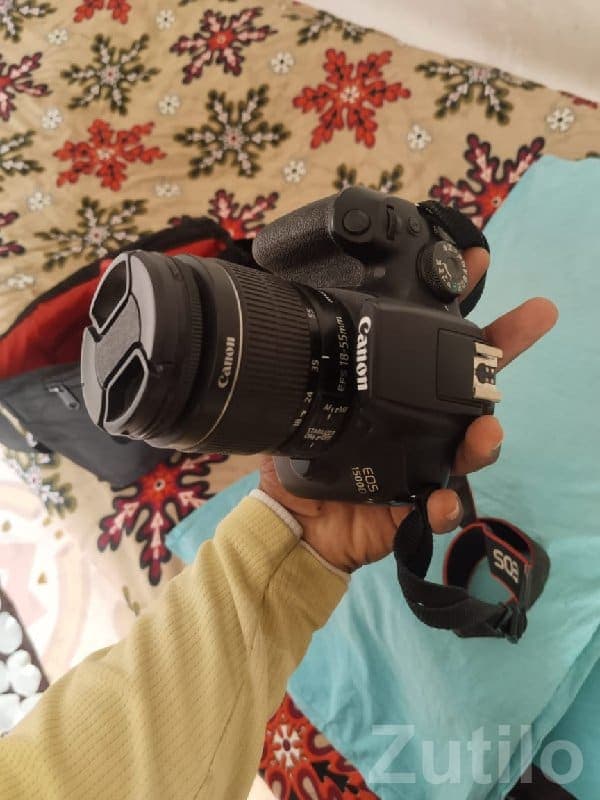 Canon DSLR Camera with LCD Screen image 2