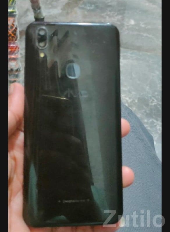 Vivo V9 notch display smartphone image 2