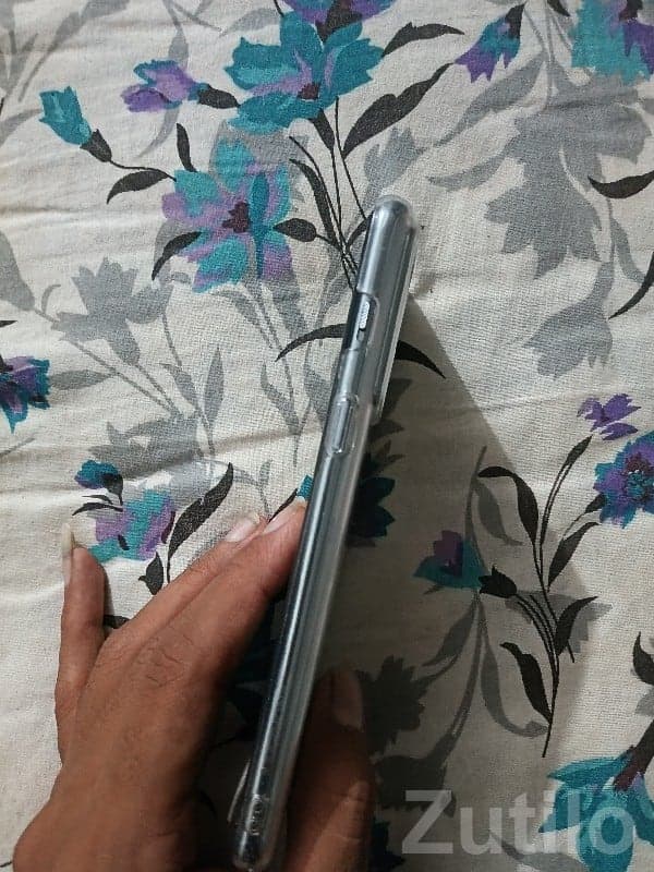 OnePlus Smartphone in Good Condition image 3