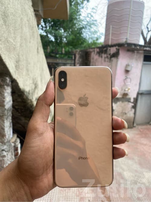 Gold Apple iPhone X in Good Condition