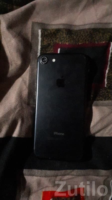 Black Apple iPhone 7 in Good Condition