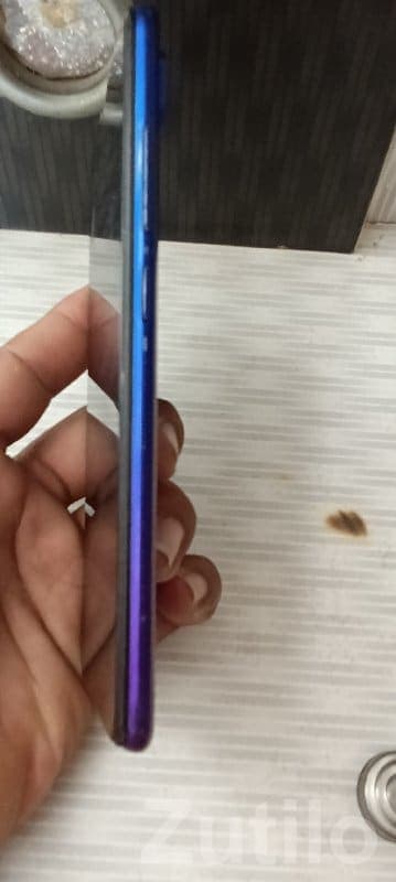 Vivo Gradient Blue‑Purple Smartphone image 2