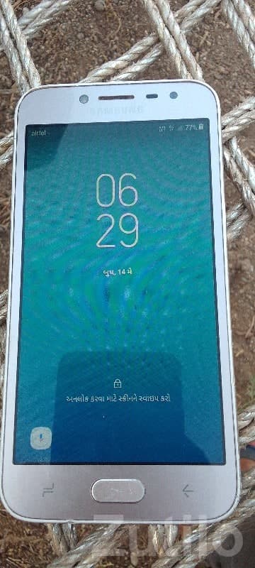 Samsung 4G Android Smartphone Gold